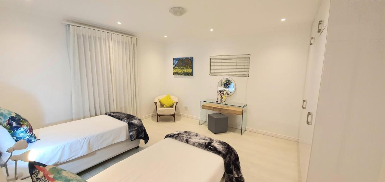 Villa Parisienne Modern Guest House Fokváros Kültér fotó